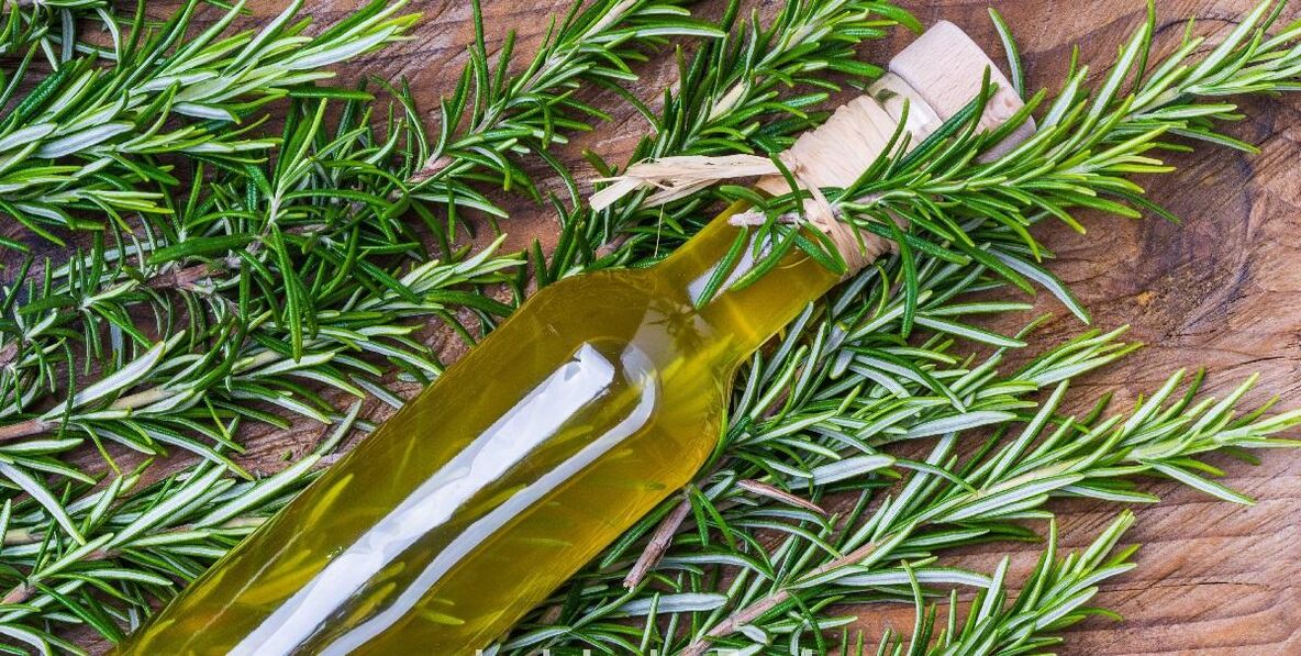 Rosemary oil သည် အဆီပြန်သော အရေပြားပြဿနာများကို ကုသပေးသည်။